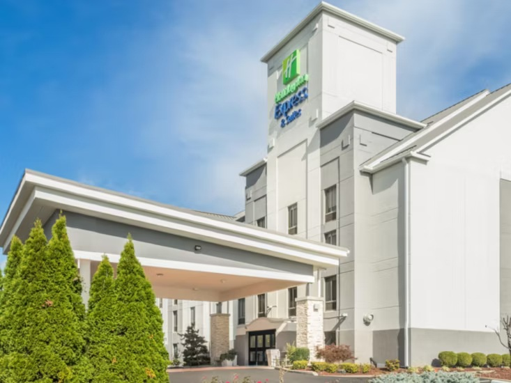 Holiday Inn Express & Suites Louisville East